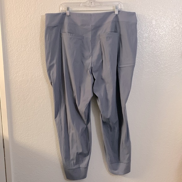 ATHLETA Travel Pants, Plus Size, Front Zippered Pockets, High Rise Sz. 20/EUC - Picture 10 of 16